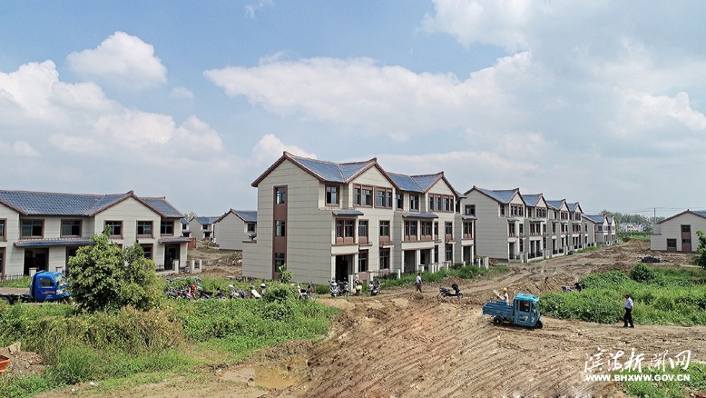 界牌鎮(zhèn)周莊村農民集中居住點一期工程建設現場