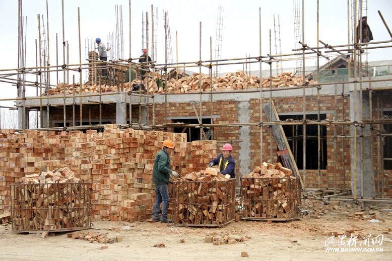 正在加緊建設中的坎北街道果林村農民集中居住點