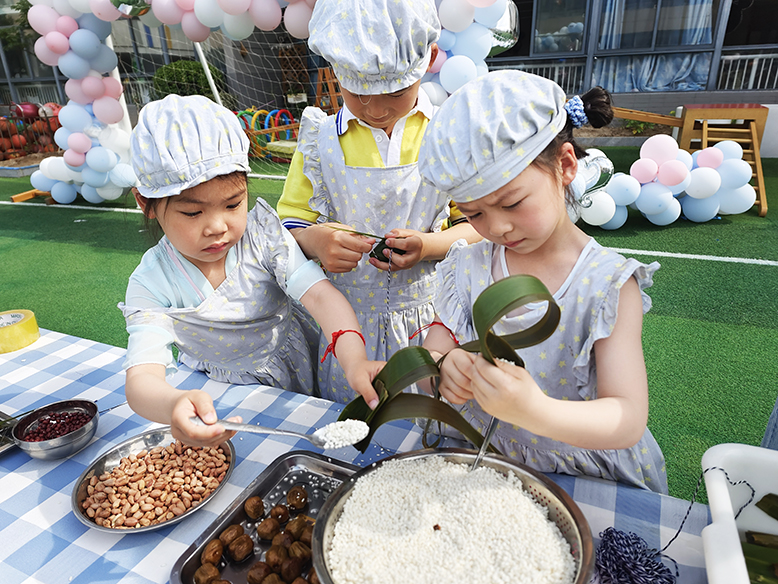 縣政府機(jī)關(guān)幼兒園人民路園區(qū)開展“‘粽’情六一·童趣小孩節(jié)”系列活動