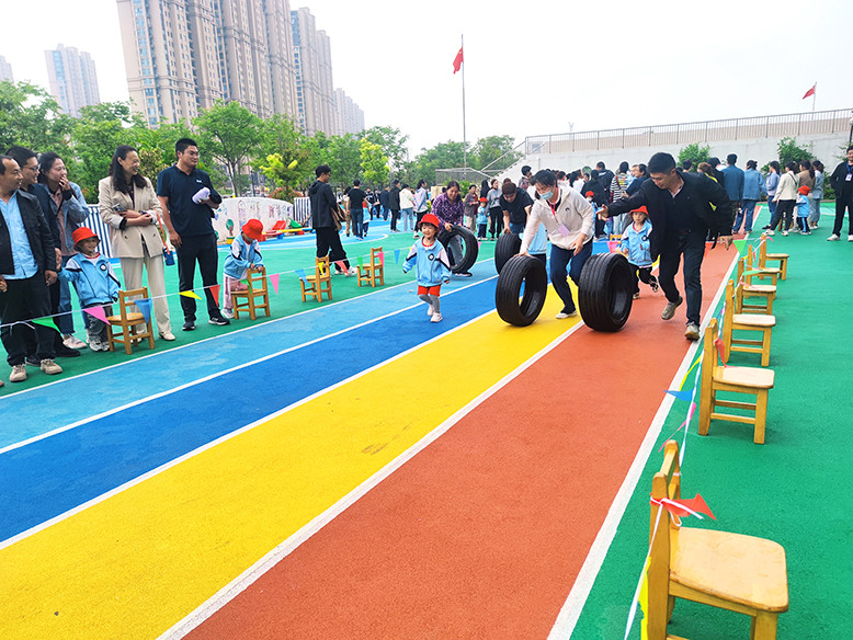 縣幼兒園西湖路分園舉行西“柚”小鎮(zhèn)暢游之旅活動(dòng)